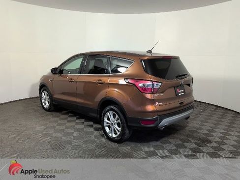 Used 2017 Ford Escape SE AWD/4WD image 4