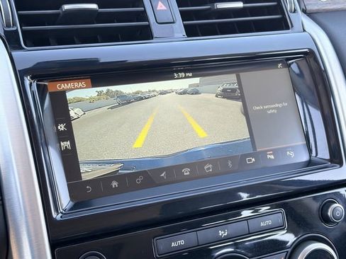 Used 2020 Land Rover Discovery HSE image 15