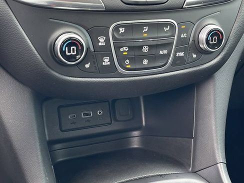 Used 2024 Chevrolet Equinox LT FWD image 19