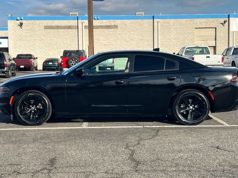 Used 2017 Dodge Charger SXT image 5