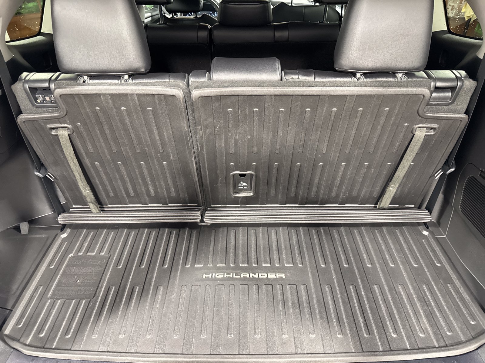 Used 2021 Toyota Highlander XLE AWD/4WD image 24