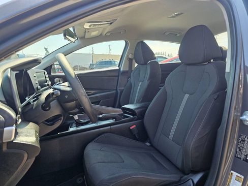 Used 2023 Hyundai Elantra SE FWD image 19