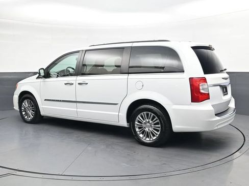 Used 2015 Chrysler Town & Country Touring-L w/ Driver Convenience Group FWD image 7