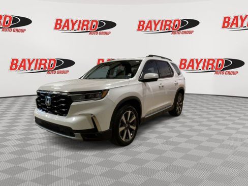 Used 2025 Honda Pilot Touring image 4
