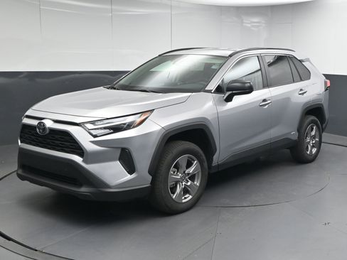 Certified 2025 Toyota RAV4 LE image 8
