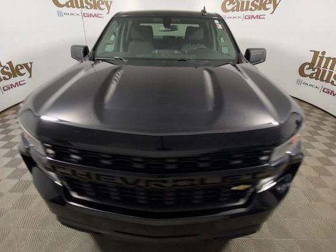 Used 2019 Chevrolet Silverado 1500 Custom w/ Custom Value Package image 3