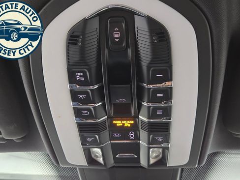 Used 2018 Porsche Cayenne Platinum Edition AWD/4WD image 21