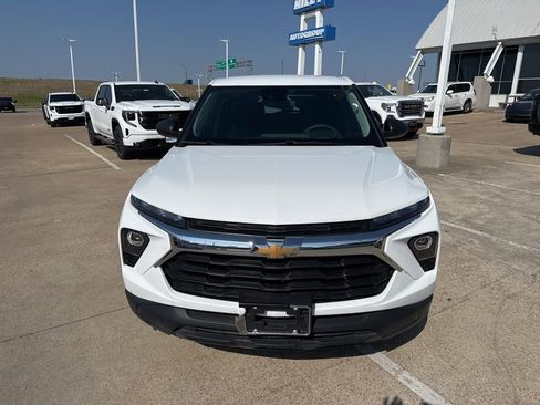 Used 2024 Chevrolet TrailBlazer LS image 2