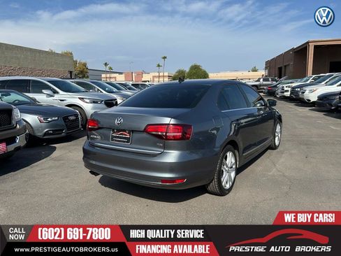 Used 2017 Volkswagen Jetta SEL FWD image 4