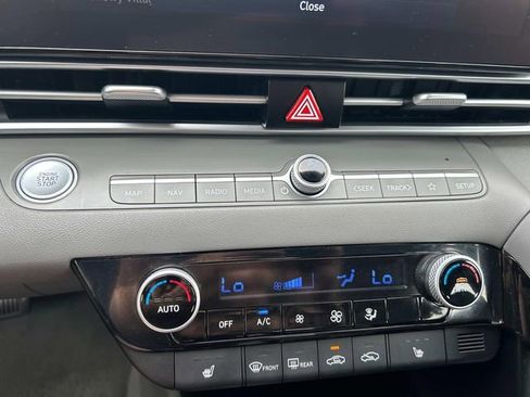 Used 2023 Hyundai Elantra SEL w/ Convenience Package image 29