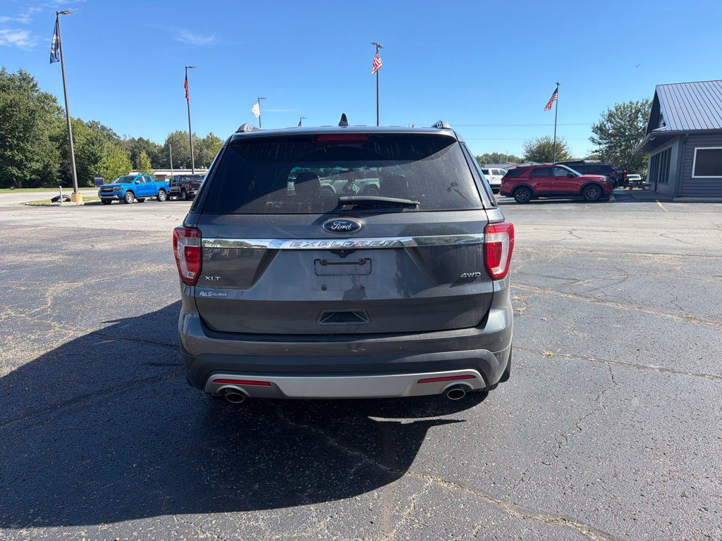 Used 2017 Ford Explorer XLT AWD/4WD image 4