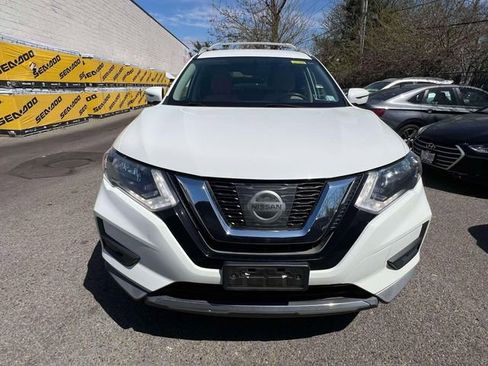 Used 2017 Nissan Rogue SV w/ SV Premium Package image 2