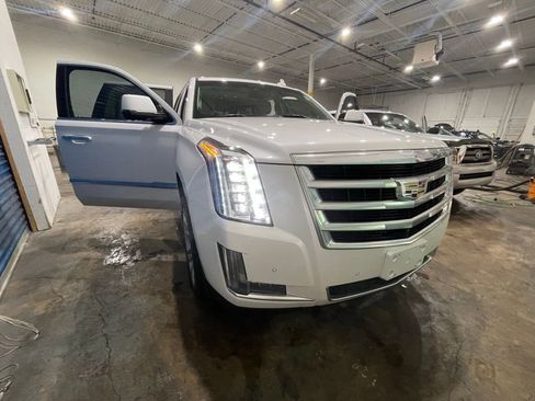 Used 2016 Cadillac Escalade Luxury image 7