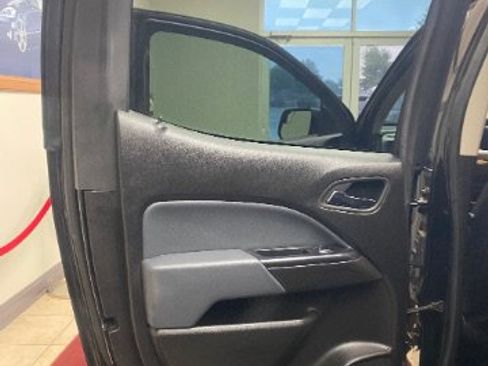 Used 2017 Chevrolet Colorado Z71 RWD image 8