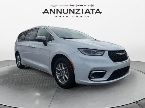 Certified 2023 Chrysler Pacifica Touring-L image 7