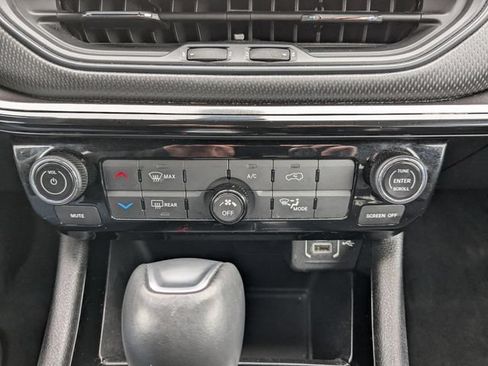 Used 2022 Jeep Compass Latitude w/ Sun and Sound Group AWD/4WD image 25
