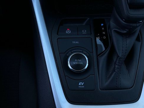 Used 2025 Toyota RAV4 LE image 22