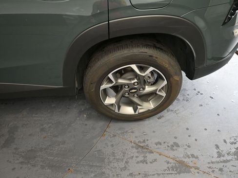 Used 2025 Chevrolet Trax LT FWD image 18