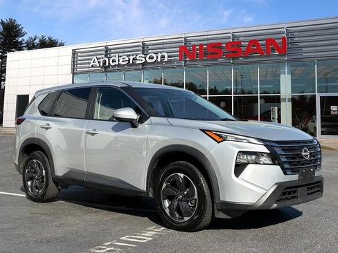 Used 2024 Nissan Rogue SV image 1