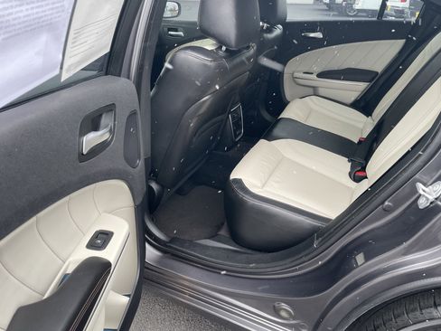 Used 2018 Dodge Charger GT image 27