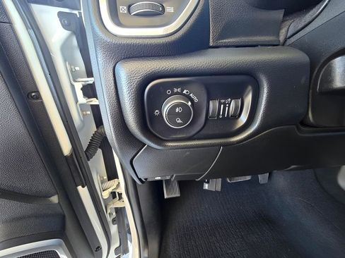 Used 2020 RAM 2500 Laramie w/ Chrome Appearance Group AWD/4WD image 38