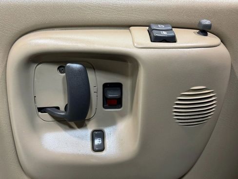 Used 2002 Chevrolet Express 1500 Base w/ LS Preferred Equipment Group image 14