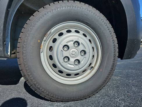 Used 2025 RAM ProMaster 2500 w/ Convenience Group image 20