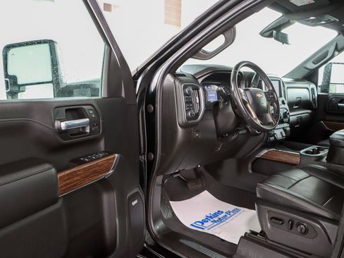 Used 2021 Chevrolet Silverado 2500 High Country w/ Z71 Off-Road Package AWD/4WD image 3