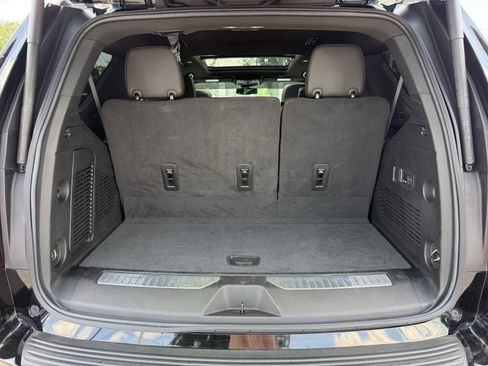 Used 2024 GMC Yukon Denali RWD image 32