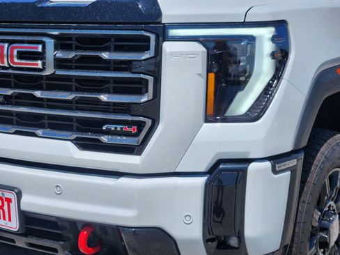 Used 2025 GMC Sierra 2500 AT4 AWD/4WD image 8