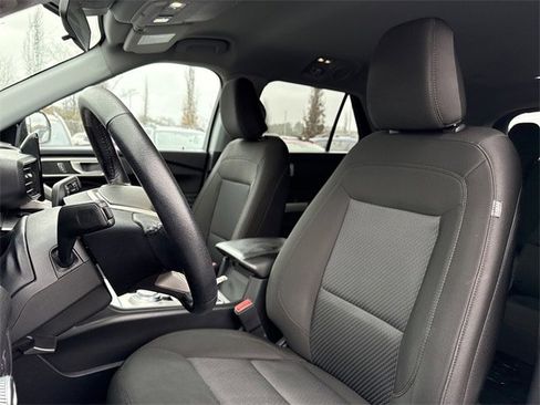 Used 2022 Ford Explorer XLT image 9