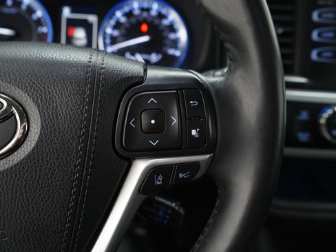 Used 2019 Toyota Highlander SE image 31