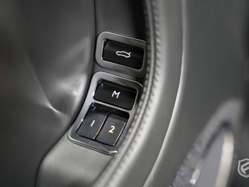 Used 2012 Bentley Mulsanne RWD image 38