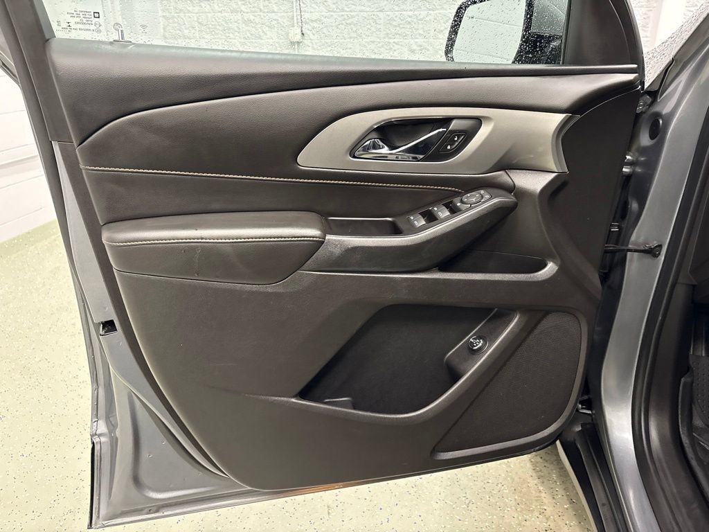 Used 2020 Chevrolet Traverse LT AWD/4WD image 14