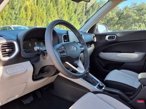 New 2025 Hyundai Venue SEL image 12