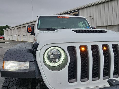 Used 2023 Jeep Gladiator Mojave w/ Cold Weather Group AWD/4WD image 9