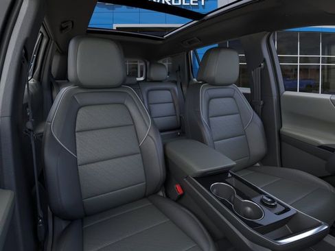 New 2026 Chevrolet Equinox LT w/ Convenience Package II AWD/4WD image 17