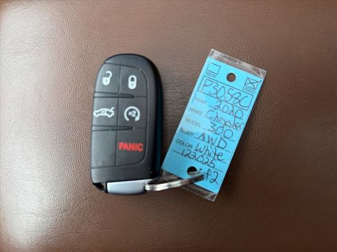 Used 2020 Chrysler 300 Limited image 28