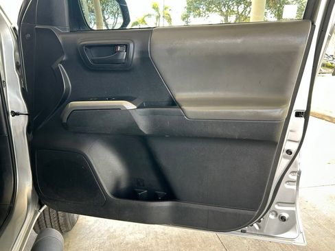 Used 2022 Toyota Tacoma SR5 RWD image 26