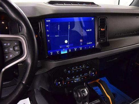 Used 2023 Ford Bronco Badlands image 21