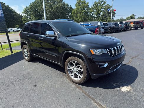 Used 2019 Jeep Grand Cherokee Limited w/ Trailer Tow Group IV AWD/4WD image 2