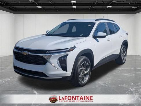 Used 2025 Chevrolet Trax LT FWD image 1