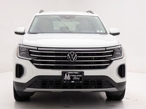 Used 2025 Volkswagen Atlas SE image 4