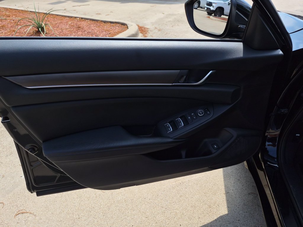 Used 2018 Honda Accord LX image 15