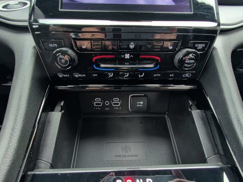 Used 2023 Jeep Grand Cherokee L Altitude AWD/4WD image 24