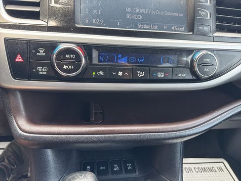 Used 2016 Toyota Highlander XLE AWD/4WD image 26