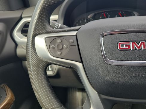 Used 2023 GMC Acadia SLE FWD image 18