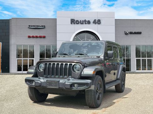 Used 2020 Jeep Wrangler Unlimited Sahara AWD/4WD image 2