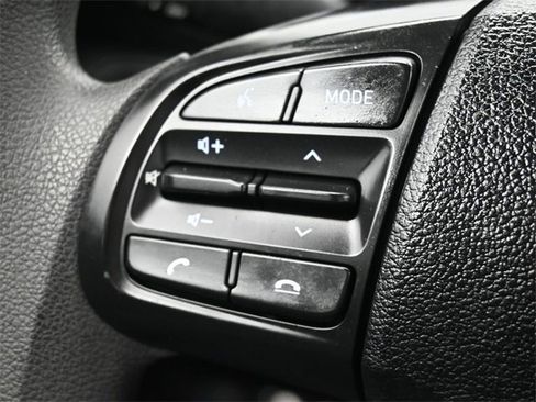 Used 2022 Hyundai Venue SE image 24