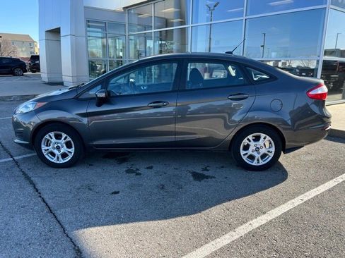 Used 2015 Ford Fiesta SE image 2